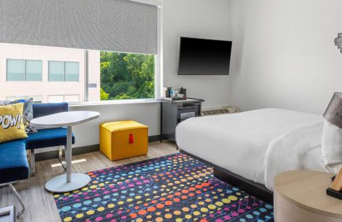 Merry Oaks Hotel | Aloft Nashville Airport