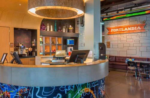 Portland Hotel | Aloft Portland Airport Hotel at Cascade Station