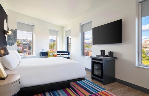 Portland Hotel | Aloft Portland Downtown Waterfront ME