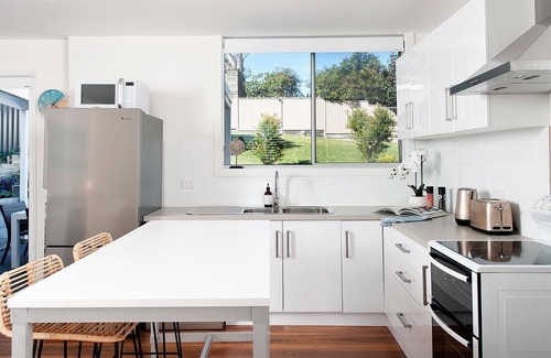 Fingal Bay Villa | Aloha Beach House - close to beach