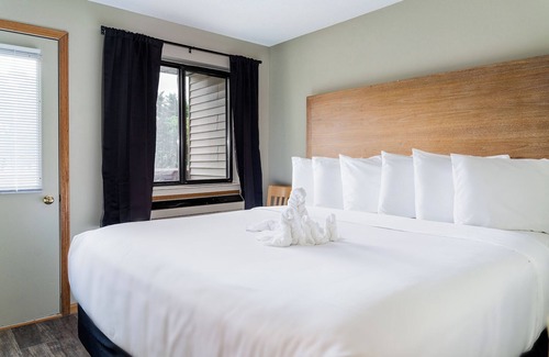 Lake Delton Hotel | Aloha Beach Resort