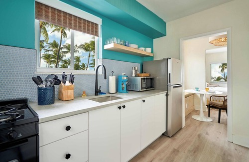 South Beach Apartment | Aloha Fridays