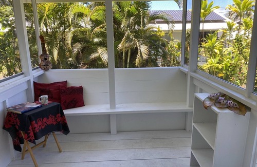 Kapoho House | Aloha Hideaway Retreat in Hawaiian Beaches . Walking distance to the ocean!