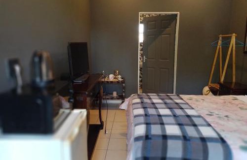 Waterkloof Glen Apartment | Aloha Menlyn Lodge Ensuite Rooms with shower all with own entrance and unlimited free WiFi