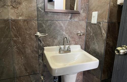 Guadalajara Apartment | Alojamiento Suite con Aire Acondicionado y Estacionamiento ubicado a 1 cuadra del Parian en Centro Tlaquepaque Privada e Independiente