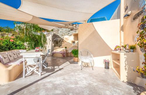 Milos Villa | Aloni Cave House