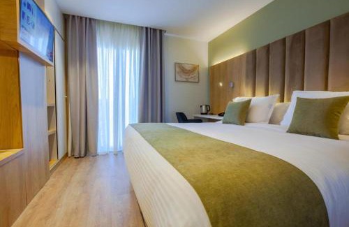 Hai Menaouer Hotel | alouane rabah