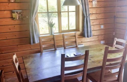 Llanbrynmair Ski Chalet | Alpaca cabin-mountain view-hot tub-rural retreat