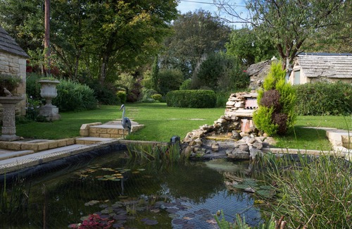 Burford Cottage | Alpaca Lodge - a studio in Taynton sleeping two guests