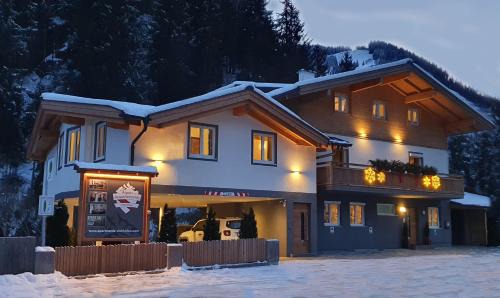 Viehhofen Apartment | Alpen Appartements Viehhofen near Saalbach & Zell am See - incl Sommercard