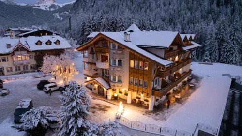Campitello di Fassa Hotel | Alpenhotel Panorama