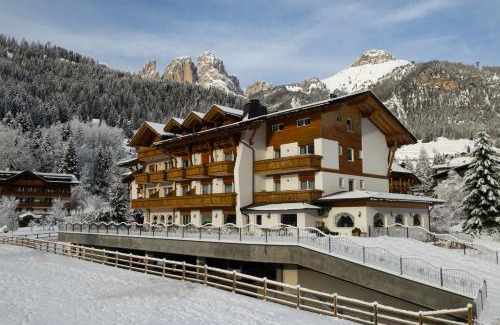 Campitello di Fassa Hotel | Alpenhotel Panorama
