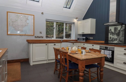 Dittisham Cottage | ALPHA COTTAGE, pet friendly, character holiday cottage in Dartmouth