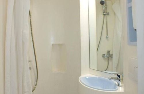 Bouafle Hotel | Alpha Hotel