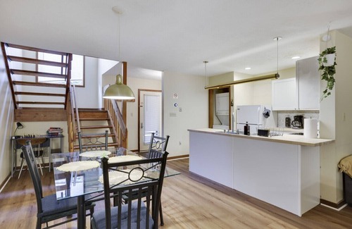 East Stroudsburg House | Alpha Lodge · Alpha Lodge - 2BR Townhouse w/Jacuzzi-Shawnee Mtn