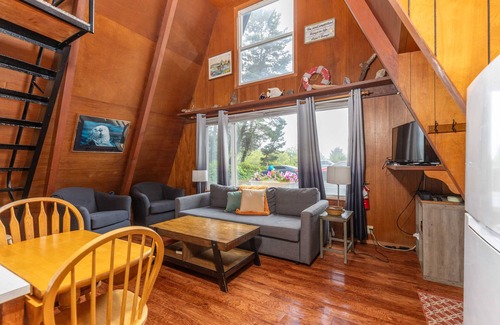 Otter Rock House | Alpine Chalet #11 Full Loft - Otter Rock, OR