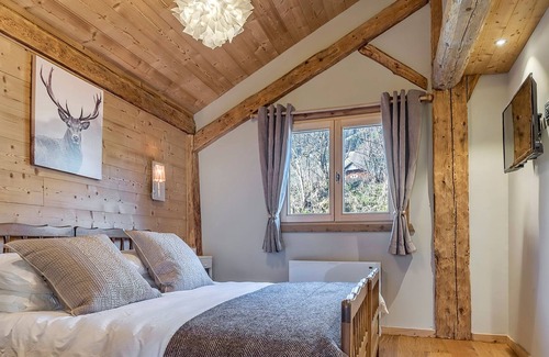 Vacheresse Ski Chalet | Alpine Chalet 1819 a beautiful Savoyard farmhouse, luxury chalet for 6–9 guests.