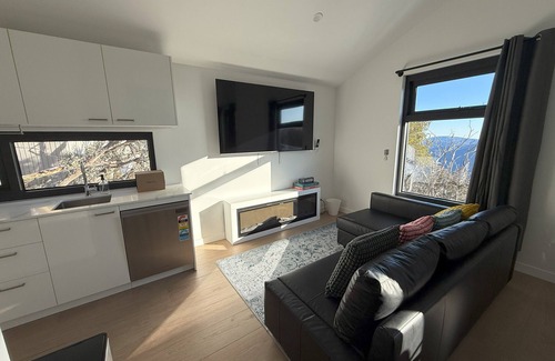 Mount Buller House | Alpine Chalet 3BR with Heated Floors & Fast Wi‑Fi