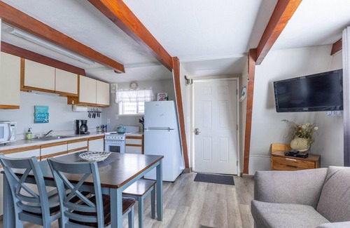 Otter Rock Cottage | Alpine Chalet #4 Full Loft - Otter Rock, OR