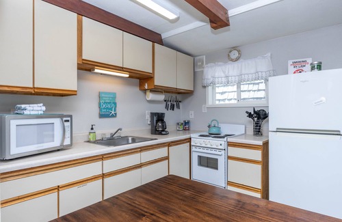 Otter Rock Cottage | Alpine Chalet #4 Full Loft - Otter Rock, OR