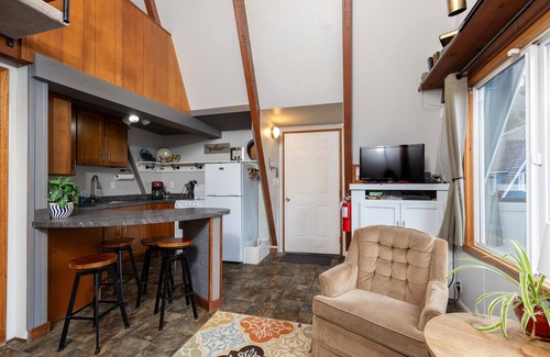 Otter Rock House | Alpine Chalet #6 Full Loft - Otter Rock, OR