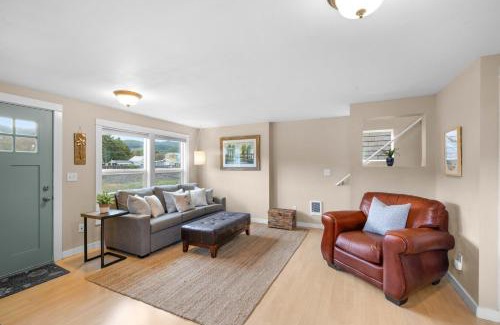 Rockaway Beach House | Alpine Coast Cottage - Meredith Lodging
