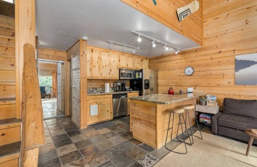 Kingsbury House | Alpine Escape* Monthly Rental