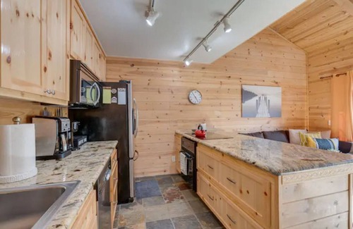 Kingsbury House | Alpine Escape* Monthly Rental