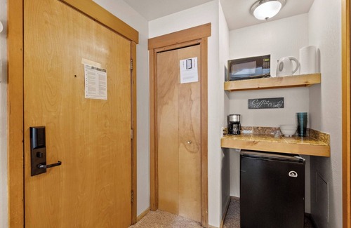 Tahoe Woods Condo | Alpine Escape (Room), near lake & ski