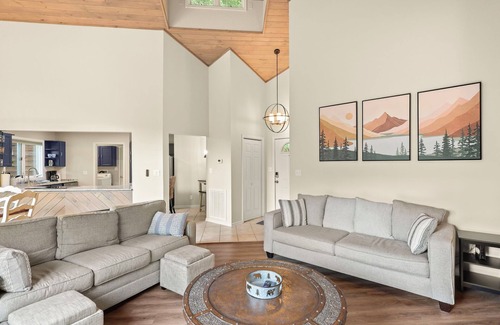 Butler Cabin | Alpine Lake House, Waterfront/Private Dock, Hot Tub, Kid/Pet Friendly