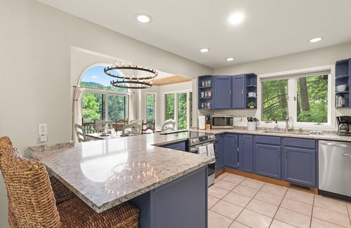 Butler Cabin | Alpine Lake House, Waterfront/Private Dock, Hot Tub, Kid/Pet Friendly
