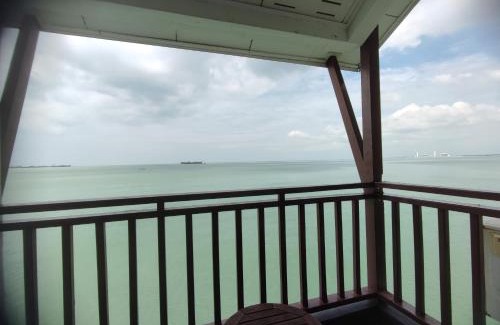 Taman Tanjung Ski Chalet | Alpine LXPD Full Seaview Water Chalet