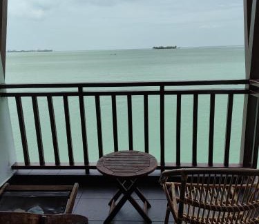 Taman Tanjung Ski Chalet | Alpine LXPD Full Seaview Water Chalet