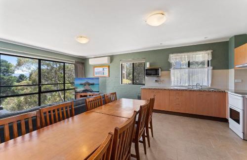 Jindabyne House | Alpine Mountain View 18 - 4BR l Mountain Views l Swimming Pool l Air-Con l WiFi