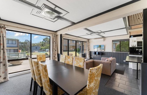 Jindabyne House | Alpine Mountain View 39 - 3BR l Swimming Pool l Air-Con l WiFi