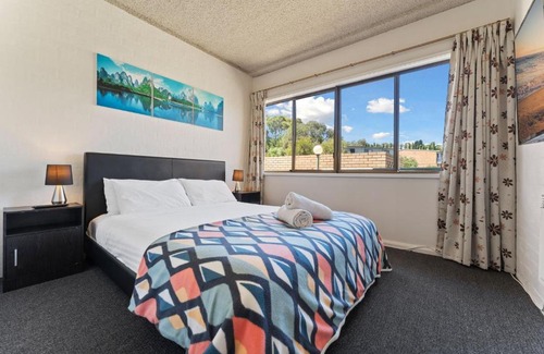 Jindabyne House | Alpine Mountain View 39 - 3BR l Swimming Pool l Air-Con l WiFi