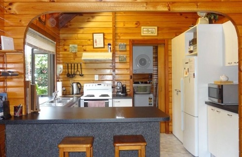 Hanmer Springs House | Alpine Retreat - Alpine Avenue - Mountain Views - WIFI - Has all you will need