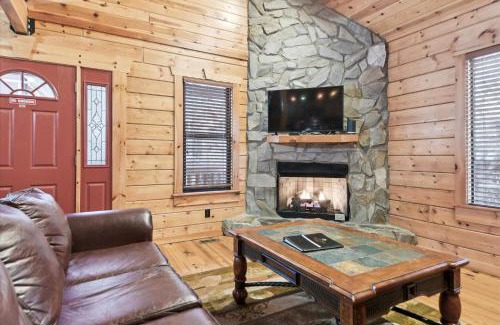 White Oak Lodge House | Alpine Spirit - Smoky Mountain Family Fun!