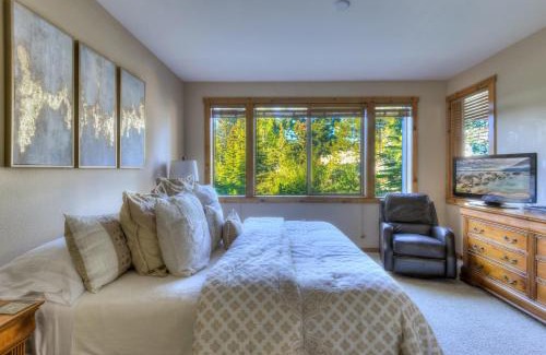 Truckee House | Alpine Way Lake & Sugar Bowl Resort
