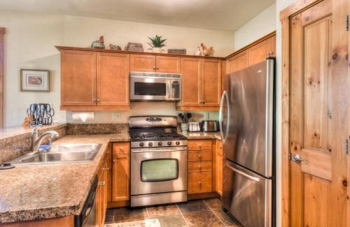 Truckee House | Alpine Way Lake & Sugar Bowl Resort