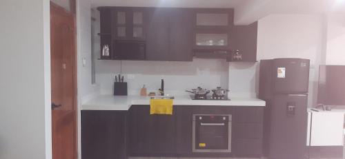 Independencia Apartment | ALQUILER DE DEPARTAMENTO TIPO ESTUDIO EN HUARAZ. Ofrece una capacidad máxima de 6 personas, cuenta con comedor, sala y cocina. Además baño completo con ducha y columna de hidromasaje, agua caliente dispuesta por terma solar las 24 horas del día.