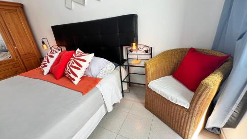 Alcala House | Alquiler de Habitación privada con las areas de sala, cocina y baño que se comparten cerca al Mar!
