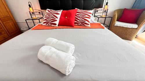 Alcala House | Alquiler de Habitación privada con las areas de sala, cocina y baño que se comparten cerca al Mar!