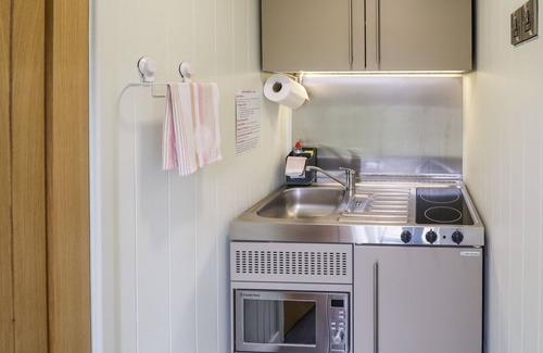 Bretforton Cottage | ALSTROEMERIA, romantic, character holiday cottage in Bretforton