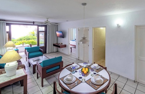 Emiliano Zapata Resort | Alta Vista Hideaway – 1 Bedroom, 2 Baths, Ideal for 4 Guests