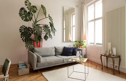 Reinprechtsdorf Apartment | Altbau-Designerwohnung mit Kamin