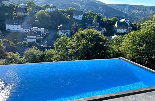 Schwalefeld Apartment | Alte Försterei - Luxus-Fewo JÄGERHEIM mit Pool & Sauna