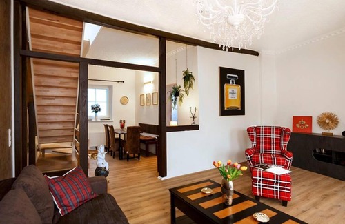 Biebernheim Apartment | Alte Schreinerei, charmantes Ferienhaus gegenüber der Loreley