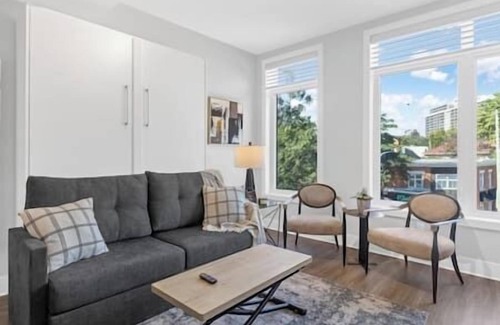 Rockcliffe Park Apartment | Alterra - Cozy Beechwood stay
