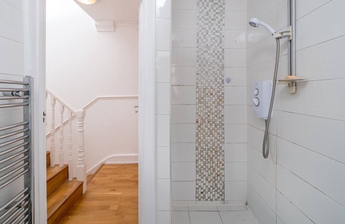 Northcote House | ALTIDO Cosy and inviting 4-bed house with patio
